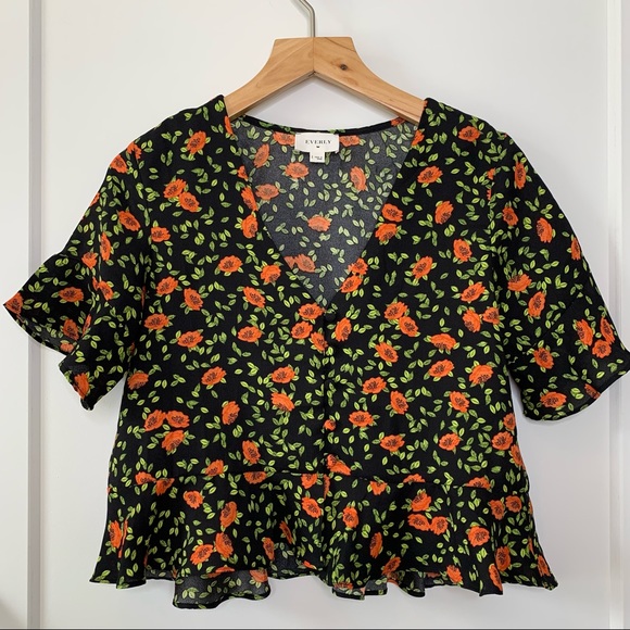 Everly Floral Button down Blouse cropped - Picture 9 of 10